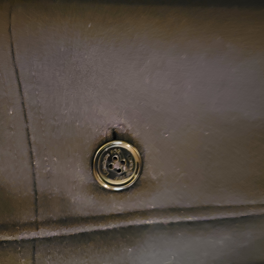 Stylish Black Buttoned Jacket - image 1